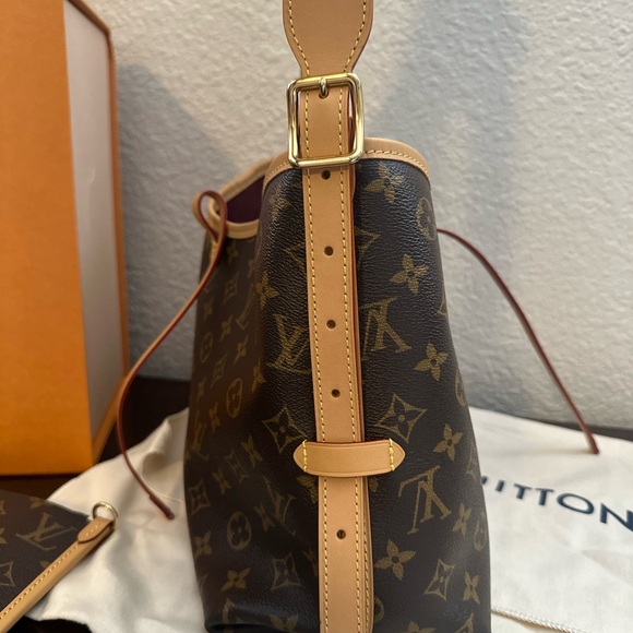 Louis Vuitton CarryAll PM - Picture 7 of 17